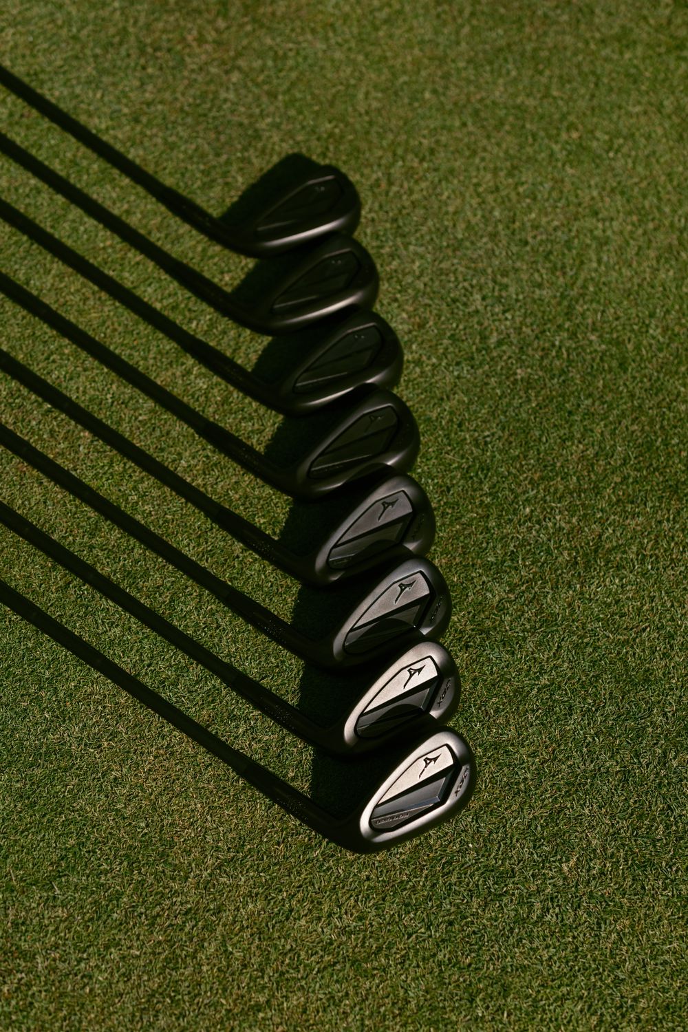 Mizuno JPX-925 Forged Black, sportovní golfová železa