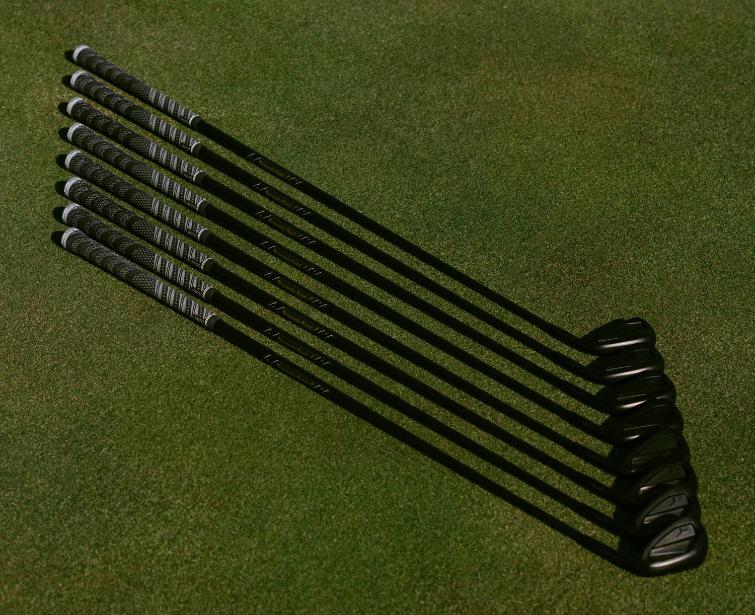 Mizuno JPX-925 Forged Black, sportovní golfová železa