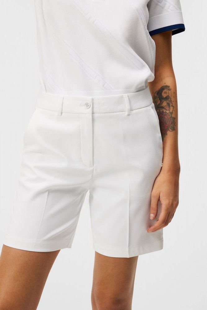 J.Lindeberg Gwen Long Shorts, White, dámské golfové kraťasy